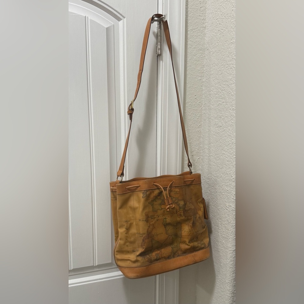 Alviero Martini Timeless Geo Classic Bucket Bag